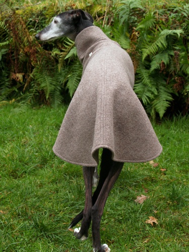 Walk-Pulli in Grösse XXL, Maße des Hundes: Rückenhöhe: 70cm, Rückenlänge: 70cm, Brustumfang: 79cm, Bauchumfang: 50cm
