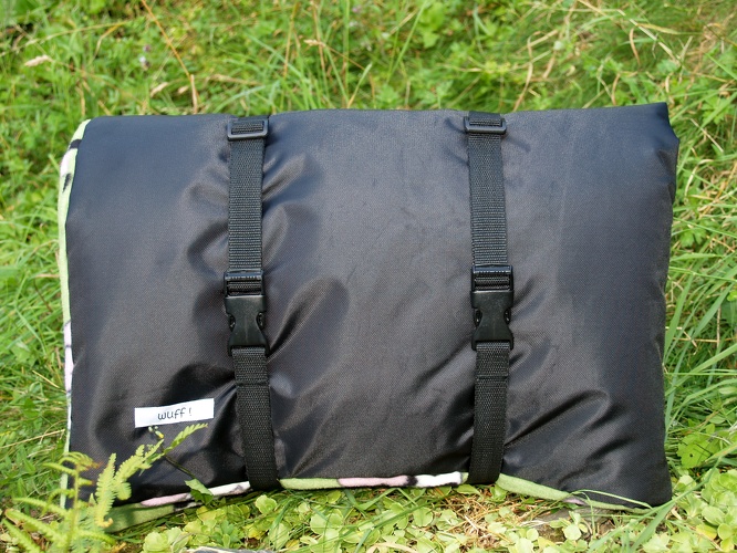 Ausführung "Essentiell", Modell "Kühe Grün", Gr: M, Größe der Liegefläche: 98cm x 67cm, Bestell-Nr.: RESS-K/GR-M, Preis: 85,00€
