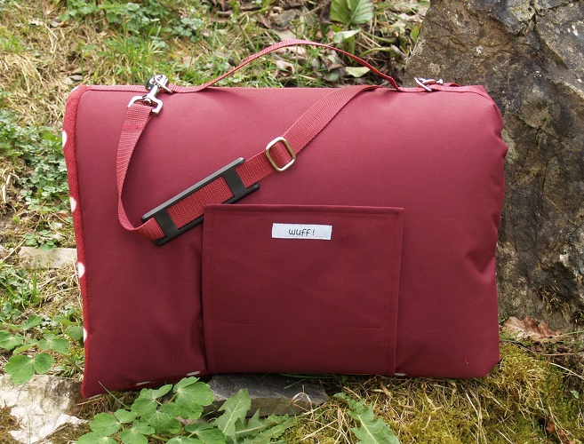 Ausführung "Exklusiv", Modell "Bordeaux-Dots", Gr: M,  Größe der Liegefläche: 98cm x 70cm, Bestell-Nr.: REBR-BR/W-M, Preis: 98,00€