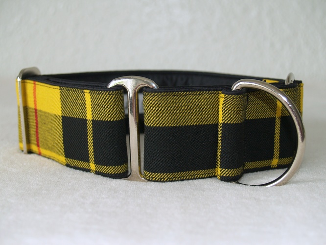 Martingal gepolstert, Modell "Tartan-Mac Leod of Lewis", Breite: 5cm, maximaler Kopfumfang: 45cm, Bestell-Nr.: SM-G5-9, Preis: 37,00€