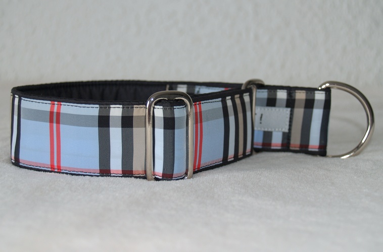 Martingal-Zugstopp gepolstert,  Modell "Blau-Schwarz großkariert",  Breite: 4cm, Bestell-Nr.: MZ-BL27, Preis: 29,50€