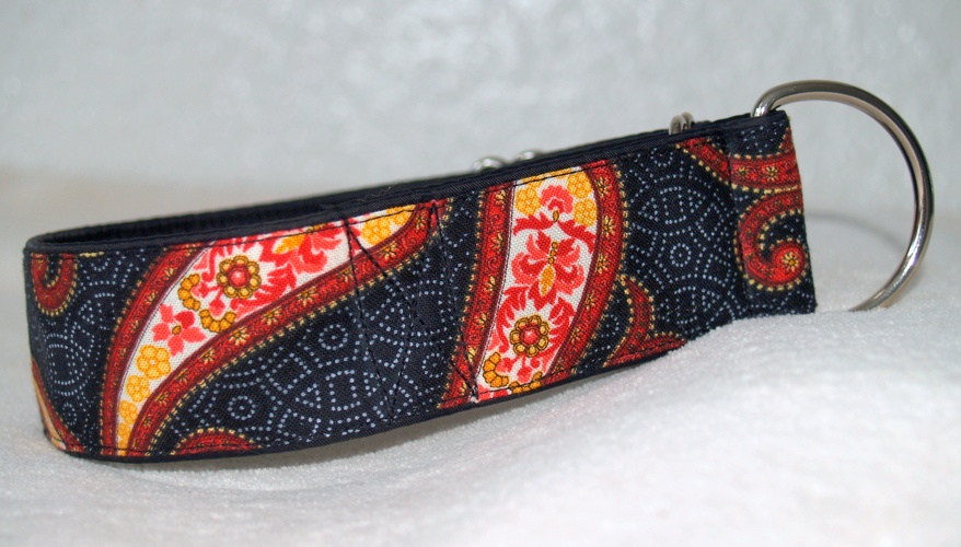 Martingal-Zugstopp gepolstert, Modell "Schwarz-Rot Paisley", Breite: 4cm, Bestell-Nr.: W-MZ-S2, Preis: 28,00€