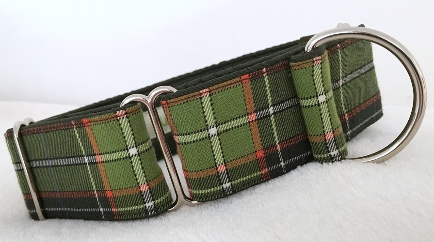 Martingal gepolstert, Modell "Schottenkaro Grün", Breite: 4cm, maximaler Kopfumfang: ca 38cm, Bestell-Nr.: SM-W-15, Preis: 33,00€