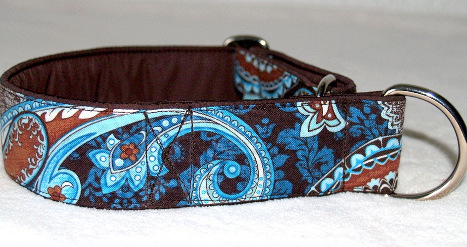RESERVIERT, DAS LETZTE SO LIEFERBARE HALSBAND, Martingal-Zugstopp gepolstert, Modell "Braun-Türkis Paisley", Breite: 4cm, Bestell-Nr.: MZ-B 34, Preis: 29,50€