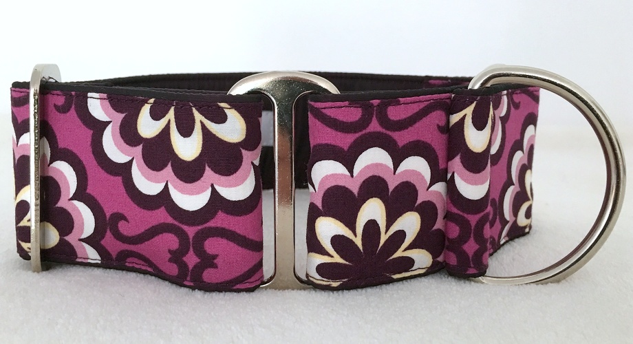 DAS LETZZTE SO LIEFERBARE HALSBAND, Martingal gepolstert, Modell "Pink-Blumen", Breite: 5cm, maximaler Kopfumfang: 45cm, Bestell-Nr.: M-P4, Preis: 37,00€