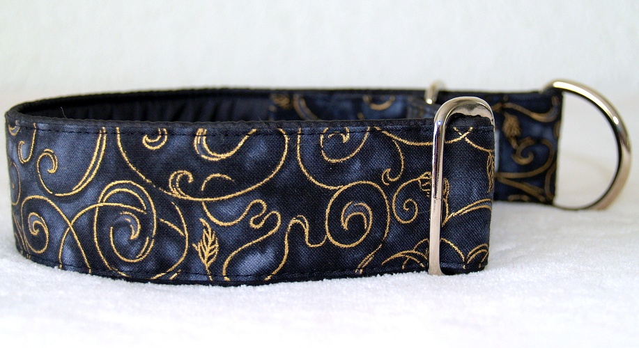 DAS LETZTE SO LIEFERBARE HALSBAND, Martingal-Zugstopp gepolstert, Modell "Goldranke auf Schwarz", Breite: 4cm, Bestell-Nr.: MZ-S19 Preis: 29,50€
