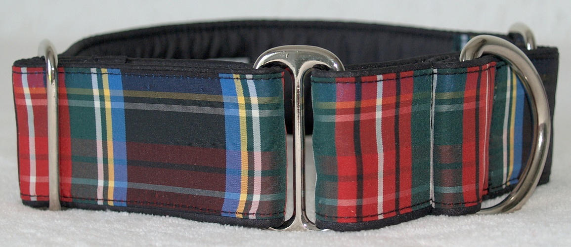 Martingal gepolstert, Modell "Schottenstyle Schwarz", Breite: 4cm, maximaler Kopfumfang: 45cm. Bestell-Nr.: M-S5 Preis: 34,50€