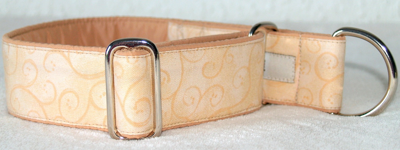 Martingal-Zugstopp gepolstert, Modell "Beige Schnörkel", Breite: 4cm, Bestell-Nr.: MZ-BE 14, Preis: 29,50€