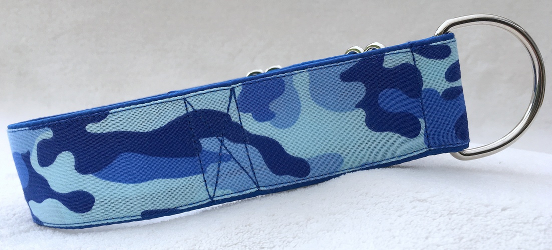 Martingal-Zugstopp gepolstert, Modell "Camouflage Blau", Breite: 4cm, Bestell-Nr.: W-MZ-BL2, Preis: 28,00€
