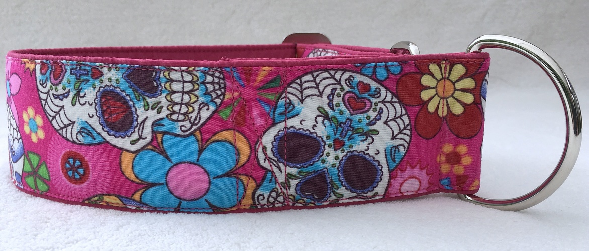 Martingal-Zugstopp gepolstert, Modell "Mexican Flower Skulls Pink", Breite: 5cm, Bestell-Nr.: CMZ-G5-28, Preis: 32,00€