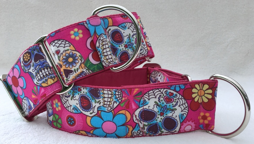 Modell "Mexican Flower Skulls Pink"