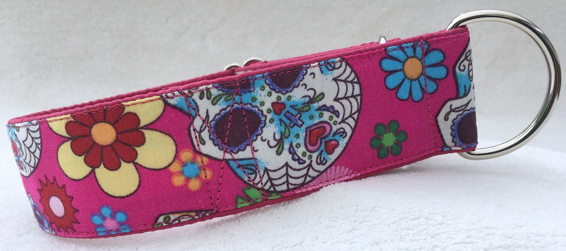 Martingal-Zugstopp gepolstert, Modell "Mexican Flower Skulls Pink", Breite: 4cm, Bestell-Nr.: CMZ-W-28, Preis: 28,00€