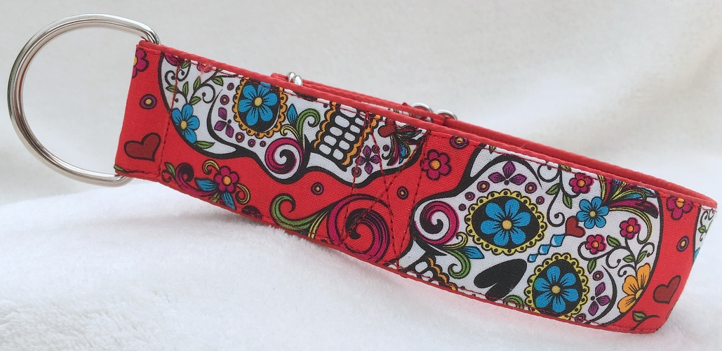 Martingal-Zugstopp gepolstert, Modell "Mexican Skulls Rot", Breite: 4cm, Bestell-Nr.: CMZ-W-33, Preis: 28,00€