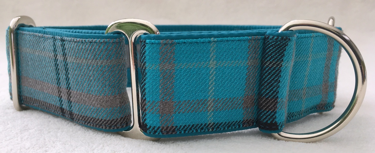 Martingal gepolstert, Modell "Schottenkaro Türkis-Grau", Breite: 4cm, maximaler Kopfumfang: 45cm, Bestell-Nr.: SM-G4-37, Preis: 34,50€