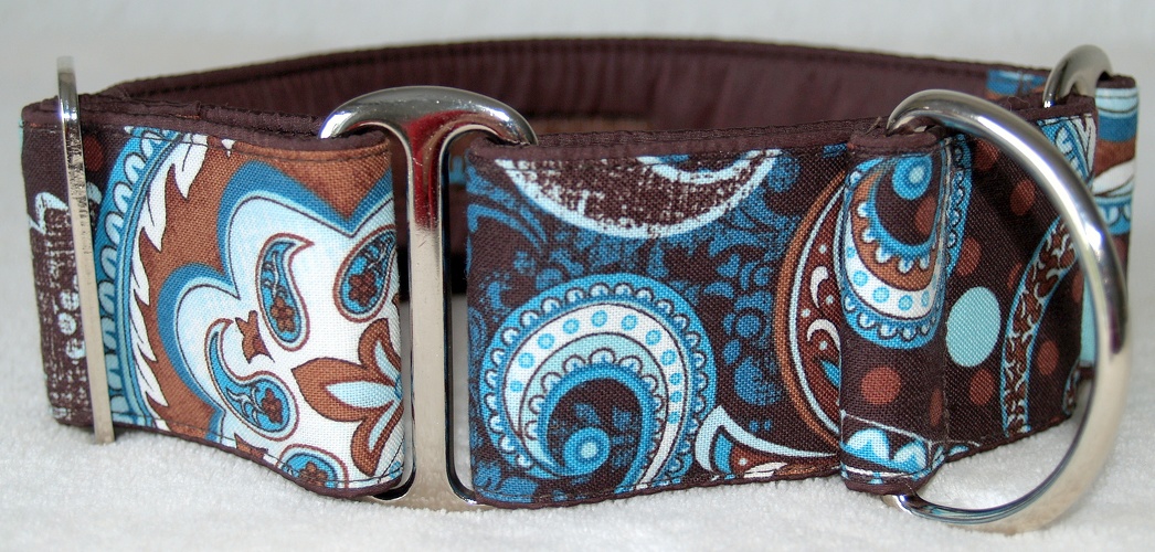 DAS LETZTE SO LIEFERBARE HALSBAND, Martingal gepolstert, Modell "Braun-Türkis Paisley", Breite: 5cm, maximaler Kopfumfang: 45cm, Bestell-Nr.: M-B5, Preis: 37,00€