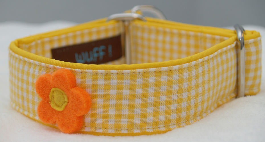 Martingal-Zugstopp gepolstert, Modell "Gelb-Karo 1", Verzierung: Filzblumen Orange, Breite: 3cm, Bestell-Nr.: MZ-GE 1, Preis: 29,50€
