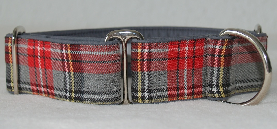 Martingal gepolstert, Modell "Schottenkaro Grau", Breite: 4cm, maximaler Kopfumfang: 45cm, Bestell-Nr.: SM-G4-3, Preis: 34,50€