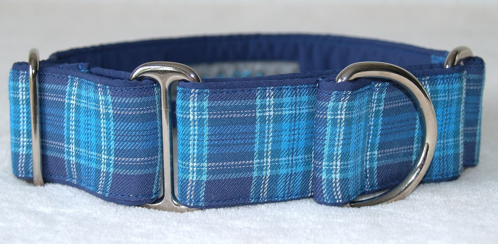 Martingal gepolstert, Modell "Schottenkaro Eisblau-Türkis", Breite: 4cm, maximaler Kopfumfang: 45cm, Bestell-Nr.: SM-G4-23, Preis: 34,50€