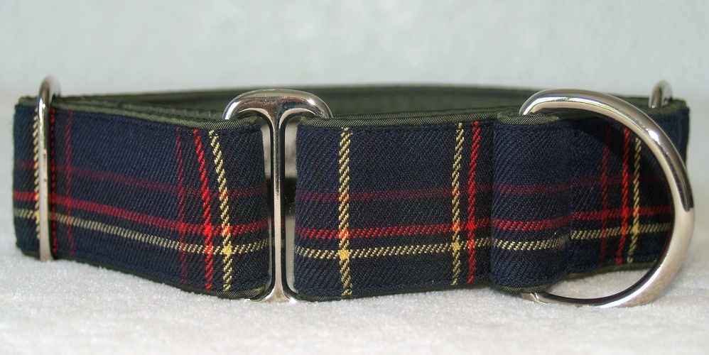 Martingal gepolstert, Modell "Schottenkaro Dunkelblau-Flaschengrün", Breite: 4cm, maximaler Kopfumfang: 45cm, Bestell-Nr.: SM-G4-18, Preis: 34,50€