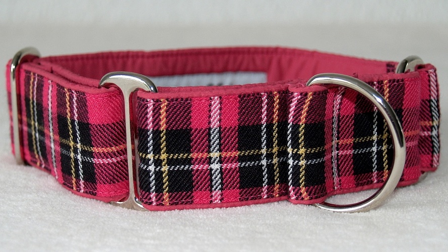 Martingal gepolstert, Modell "Schottenkaro Pink", Breite: 4cm, maximaler Kopfumfang: 45cm, Bestell-Nr.: SM-G4-13, Preis: 34,50€