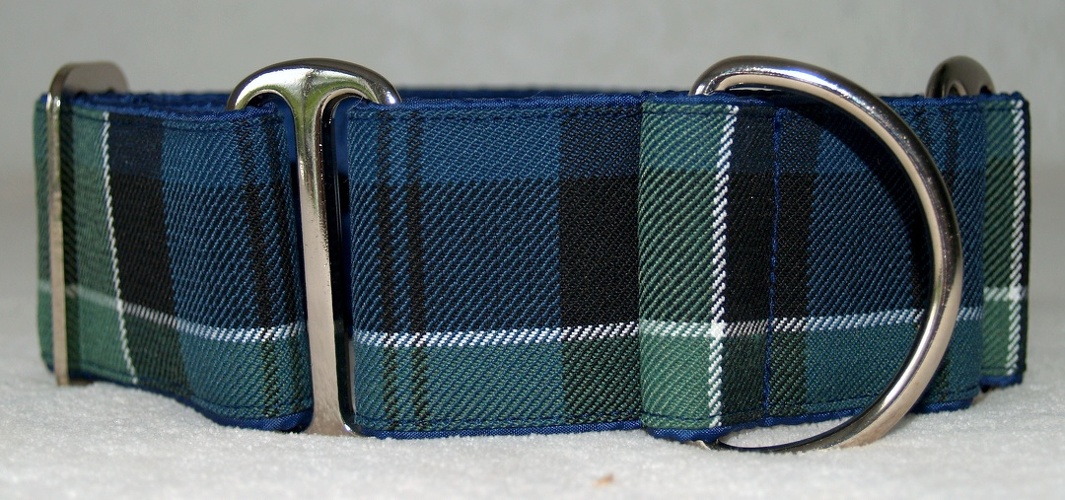 Martingal gepolstert, Modell "Tartan-Colquhoun", Breite: 5cm, maximaler Kopfumfang: 45cm, Bestell-Nr.: SM-G5-17, Preis: 37,00€