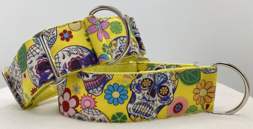 Modell "Mexican Flower Skulls Gelb"