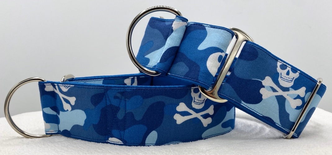 Modell "Camouflage-Skulls Blau"