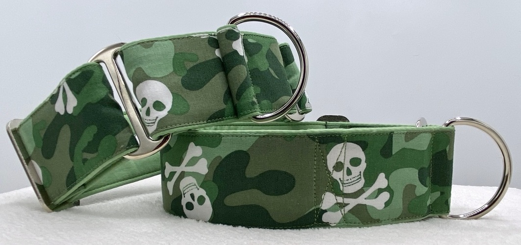 Modell "Camouflage-Skulls Grün"