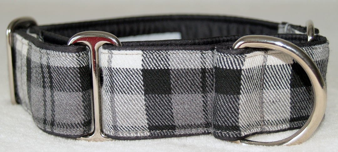 Martingal gepolstert, Modell "Schottenkaro Schwarz-Grau", Breite: 4cm, maximaler Kopfumfang: 45cm, Bestell-Nr.: SM-G4-2, Preis: 34,50€