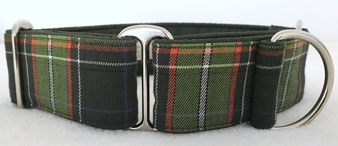 Martingal gepolstert, Modell "Schottenkaro Grün", Breite: 4cm, maximaler Kopfumfang: 45cm, Bestell-Nr.: SM-G4-15, Preis: 34,50€