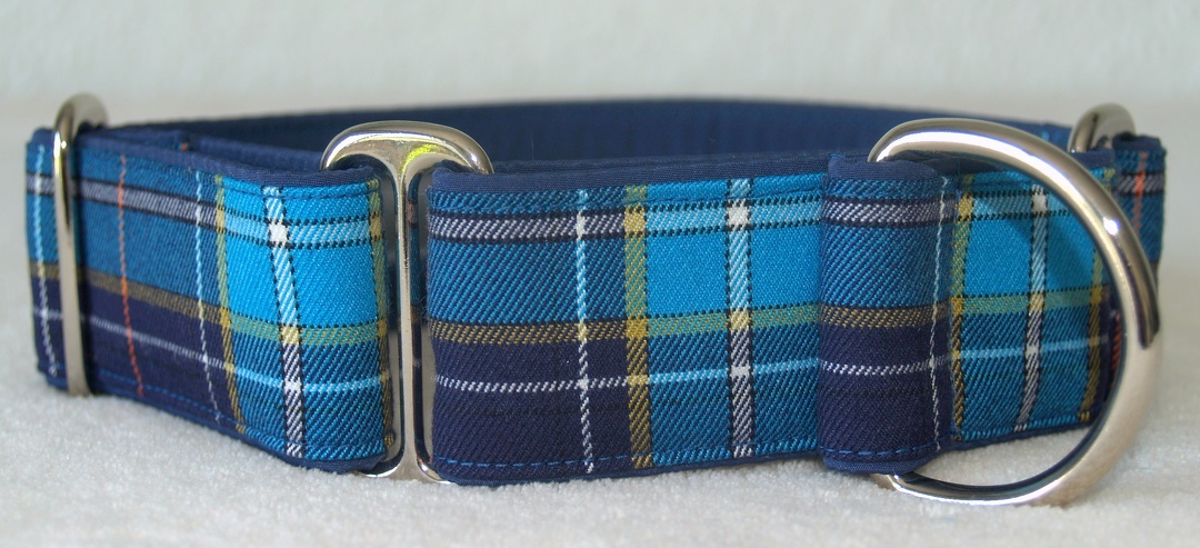 Martingal gepolstert, Modell "Schottenkaro Blau-Türkis", Breite: 4cm, maximaler Kopfumfang: 45cm, Bestell-Nr.: SM-G4-24, Preis: 34,50€