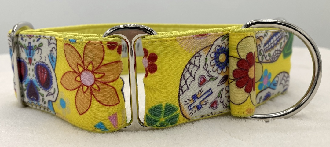 Martingal gepolstert, Modell "Mexican Flower Skulls Gelb", Breite: 4cm, maximaler Kopfumfang: 45cm, Bestell-Nr.: CM-G4-36, Preis: 34,50€