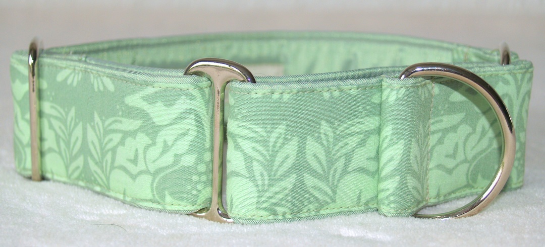 Martingal gepolstert, Modell "Hellgrün floral", Breite: 4cm, maximaler Kopfumfang: 45cm, Bestell-Nr.: M-GR5, Preis: 34,50€
