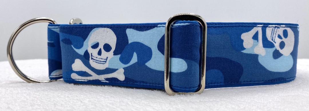 Martingal-Zugstopp gepolstert, Modell "Camouflage-Skulls Blau ", Breite: 4cm, Bestell-Nr.: MZ-BL72, Preis: 29,50€