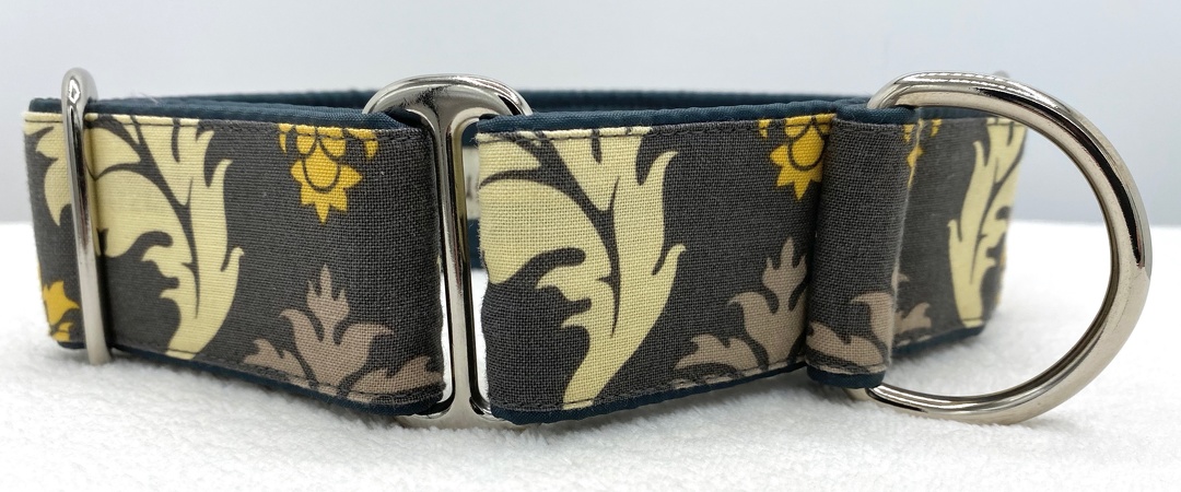 Martingal gepolstert, Modell "Grau-Gelb floral", Breite: 4cm, maximaler Kopfumfang: 44cm, Bestell-Nr.: M-G 15, Preis: 34,50€