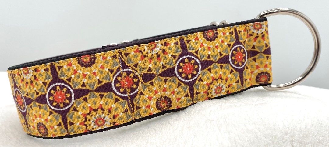 Martingal-Zugstopp gepolstert, Modell "Kaleidoskop Senfgelb-Aubergine", Breite: 4cm, Bestell-Nr.: W-MZ-GE10, Preis: 28,00€